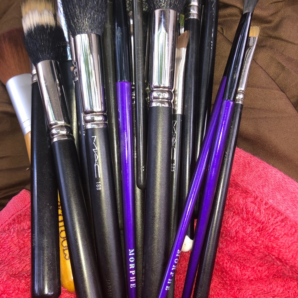 Everything must go $14 each auth mac brushes - Picture 10 of 10